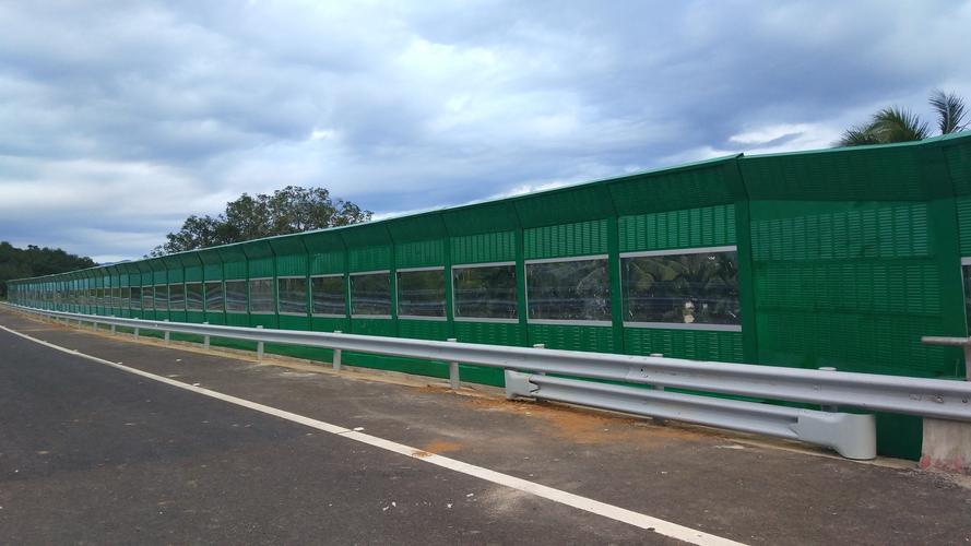 <a href=http://www.zrzx8.net/news_article?news_id=144>天津道路聲屏障</a>